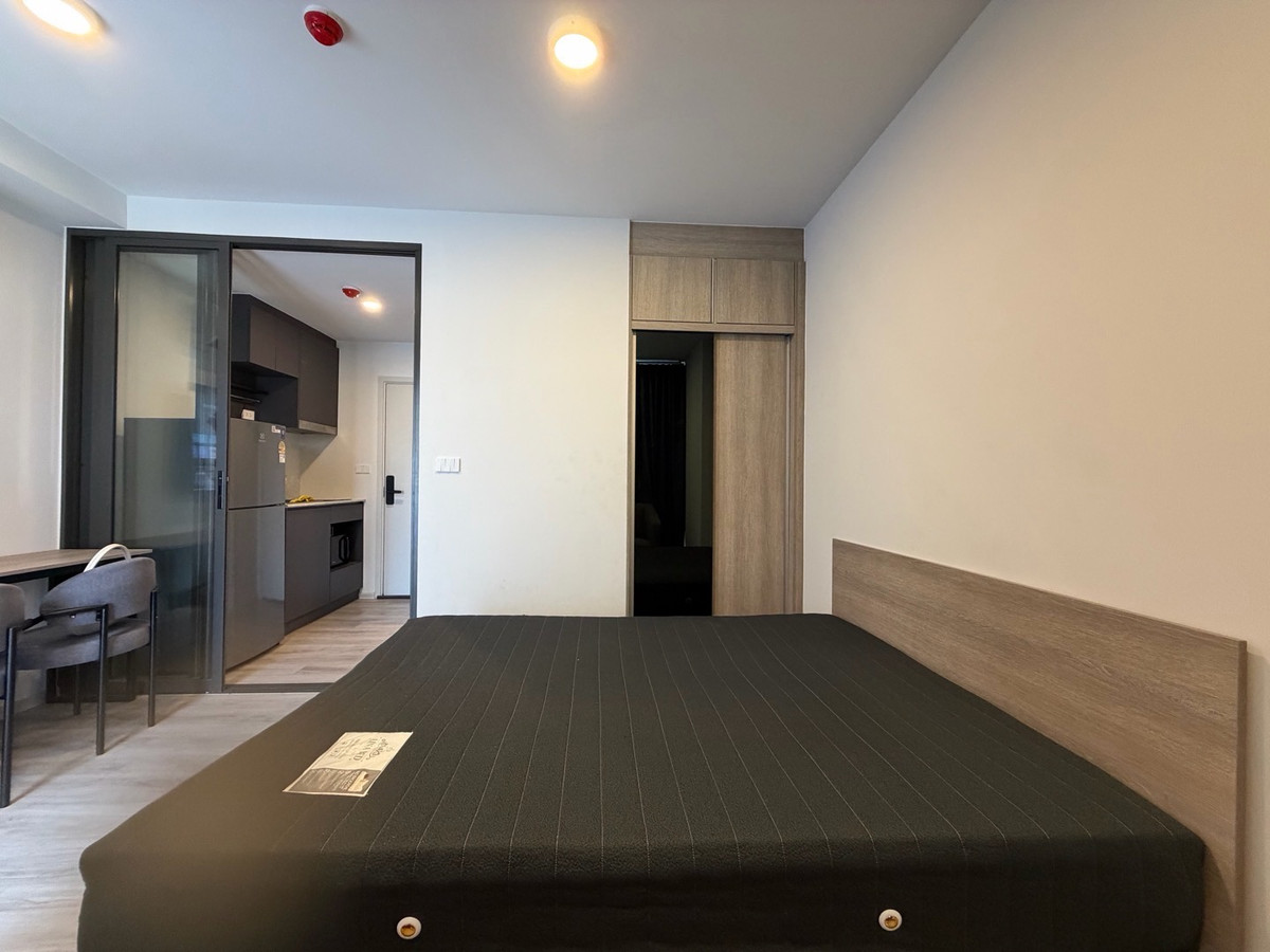 For RentCondoRatchadapisek, Huaikwang, Suttisan : For Rent Studio Near MRT Huakhang Including Furniture and Applicants