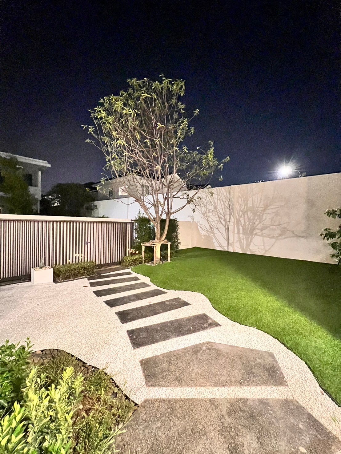 For SaleHouseSamut Prakan,Samrong : ⭐For Sale Hi-End House in Mantana Bangna Km.15! 2 Bedroom (4 br Adjust) 96 SQ.W Fully Furnished Waiting for Real Buyer