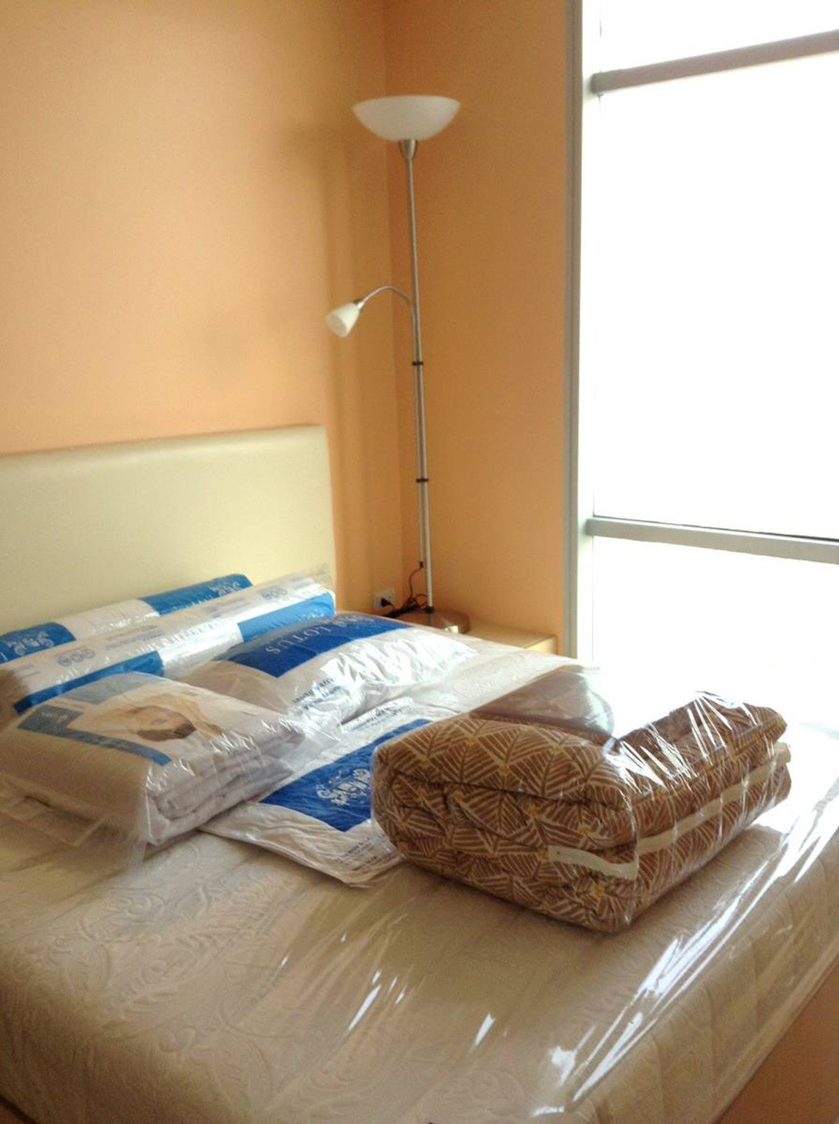 For RentCondoWongwianyai, Charoennakor : • Ban Sathorn-Chao Phraya • 2 𝐁𝐞𝐝 • 80 𝐒𝐪𝐦. • 36,000 • River view 𝐋𝐢𝐧𝐞 𝐈𝐃: 𝐕𝐚𝐬𝐬𝐢𝐥𝐲