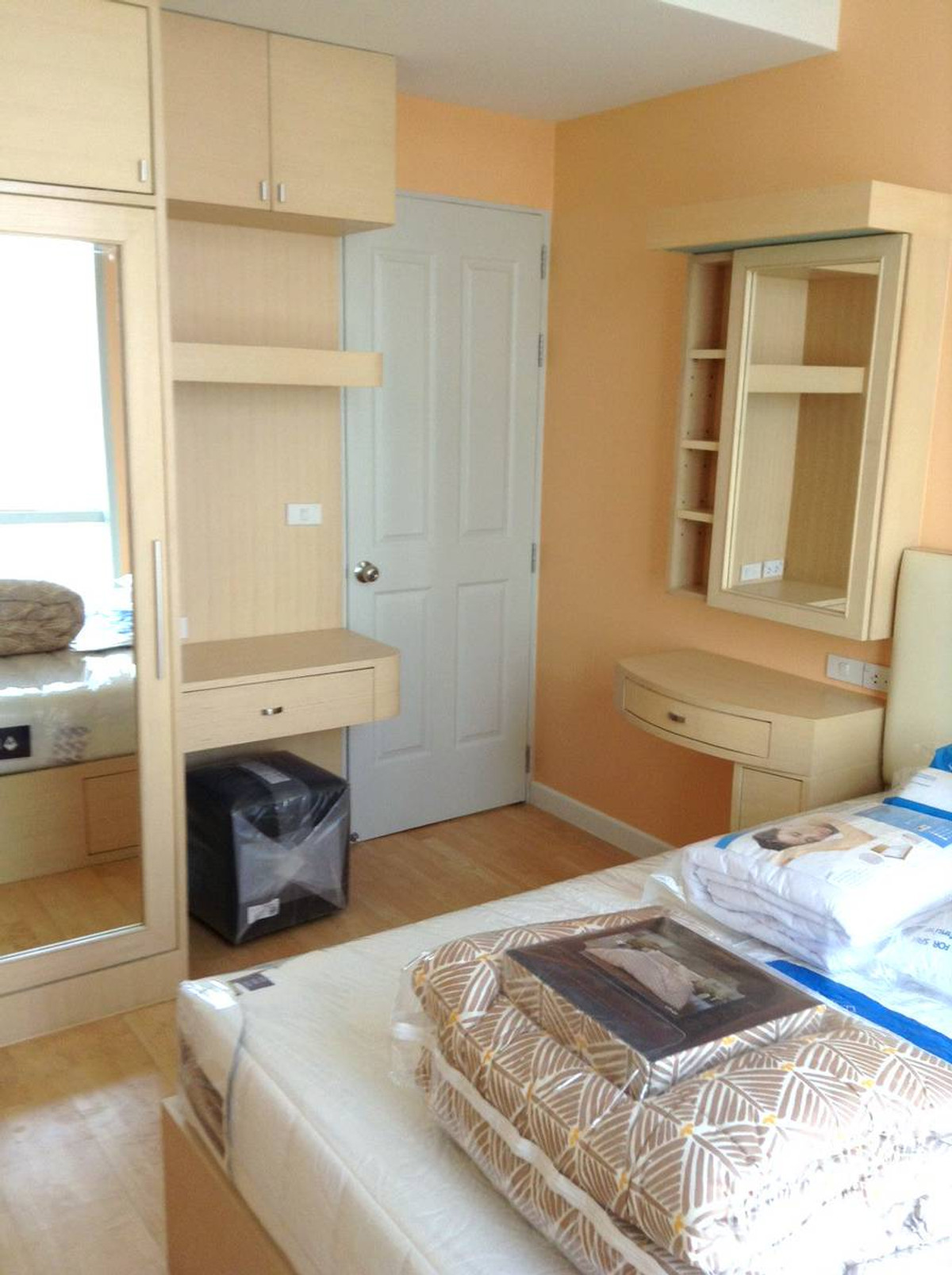 For RentCondoWongwianyai, Charoennakor : • Ban Sathorn-Chao Phraya • 2 𝐁𝐞𝐝 • 80 𝐒𝐪𝐦. • 36,000 • River view 𝐋𝐢𝐧𝐞 𝐈𝐃: 𝐕𝐚𝐬𝐬𝐢𝐥𝐲