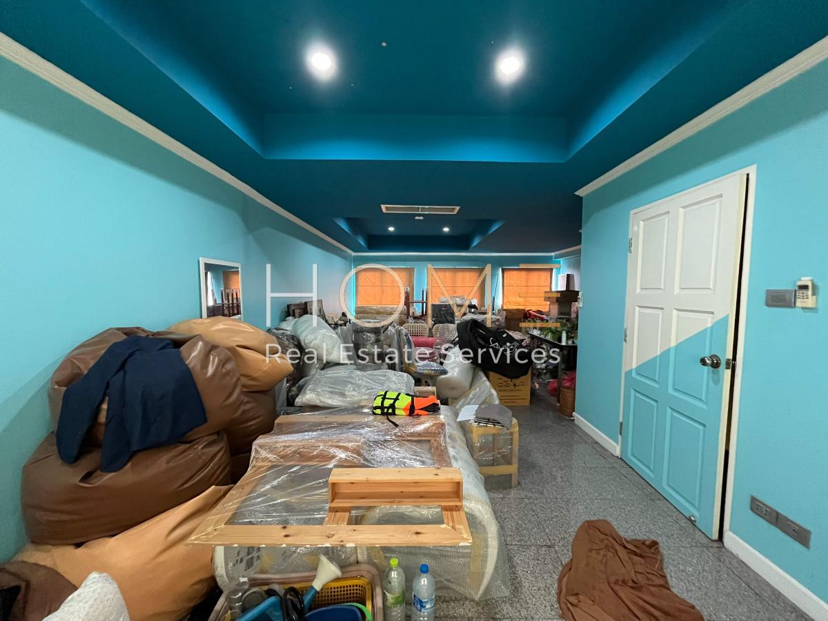 ขายโฮมออฟฟิศเลียบทางด่วนรามอินทรา : ติดถนนเลียบด่วน เดินขึ้นรถไฟฟ้าได้เลย 🏡 โฮมออฟฟิศ ประดิษฐ์มนูธรรม ซอย 9 / 4 ห้องนอน (ขาย), Home office Praditmanutham Soi 9 / 4 Bedrooms (FOR SALE) TPM173