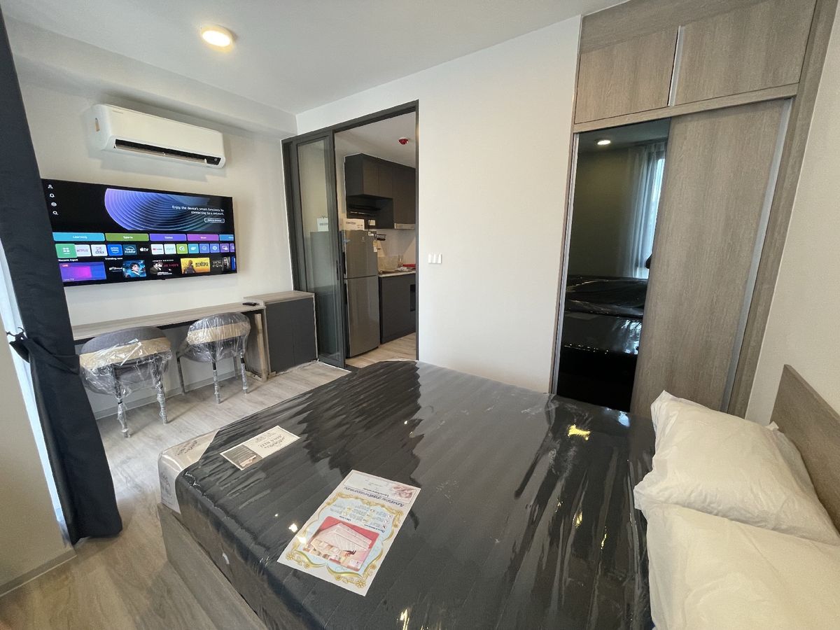 ให้เช่าคอนโด : For rent studio near Mrt Huakhang including Furniture and applicants