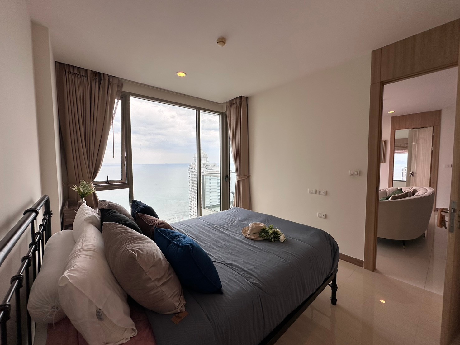 ขายคอนโดพัทยา บางแสน ชลบุรี สัตหีบ : 🏖️✨ The Riviera Wongamat For Sale– 2 Bedroom Luxury Seaview Condo! ✨| 19.9 MB | 84 Sqm.🏖️