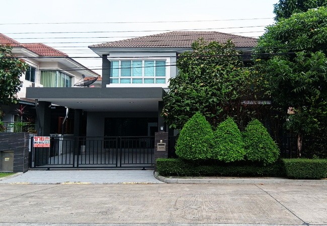 ขายบ้านลาดกระบัง สุวรรณภูมิ : ขายบ้านเดี่ยว หมู่บ้านไลฟ์ บางกอก บูเลอวาร์ด วงแหวน-อ่อนนุช เนื้อที่ 62 ตร.ว. 2 ชั้น 3 นอน 3 น้ำ แต่งสวย