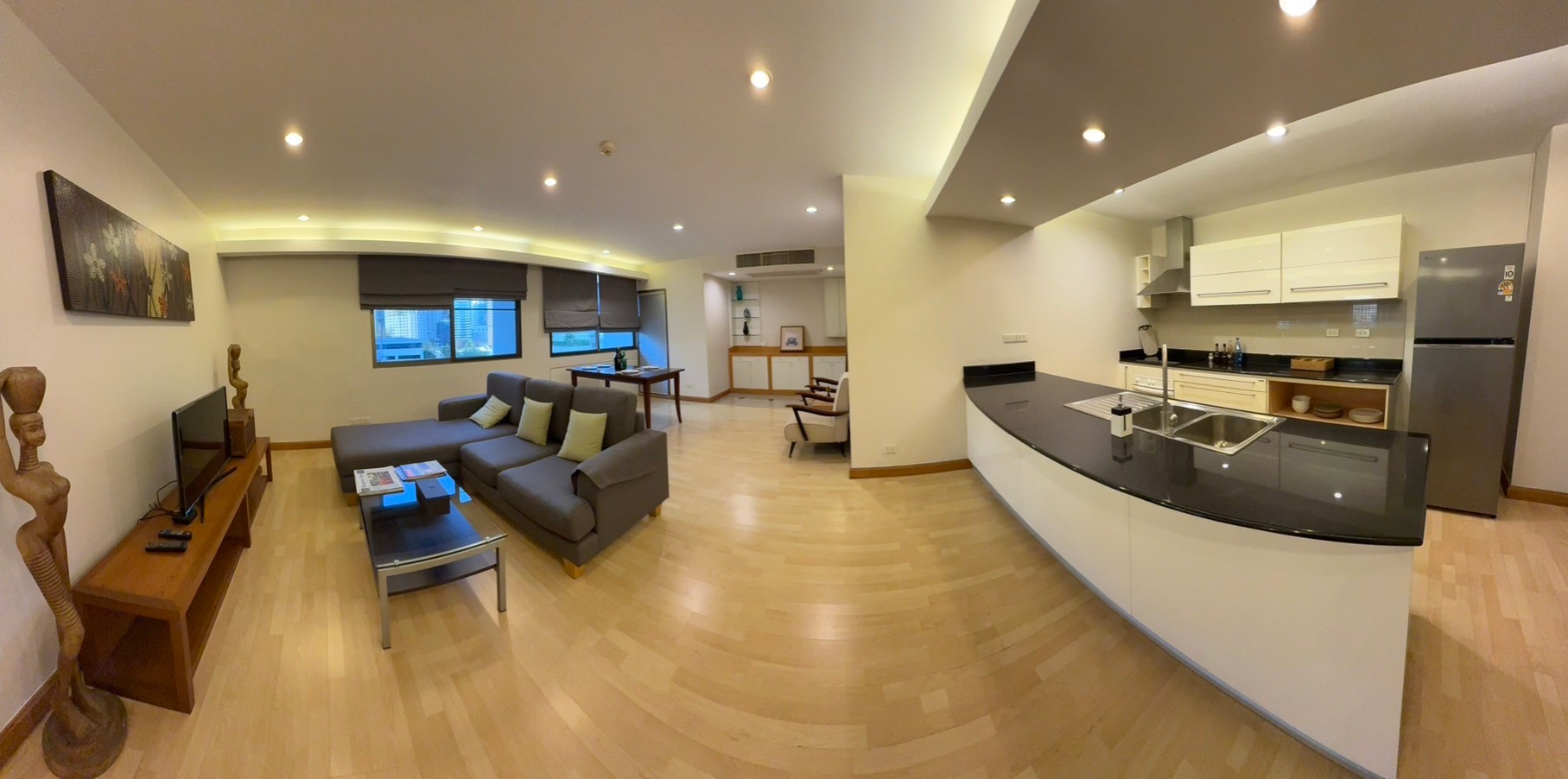 For RentCondoPattanakan, Srinakarin : ✨ 2 bedroom condo for rent, complete furniture, beautiful decoration, cleaning service every week Good location near Ratchadamri, Lumphini Park is ready to move in.