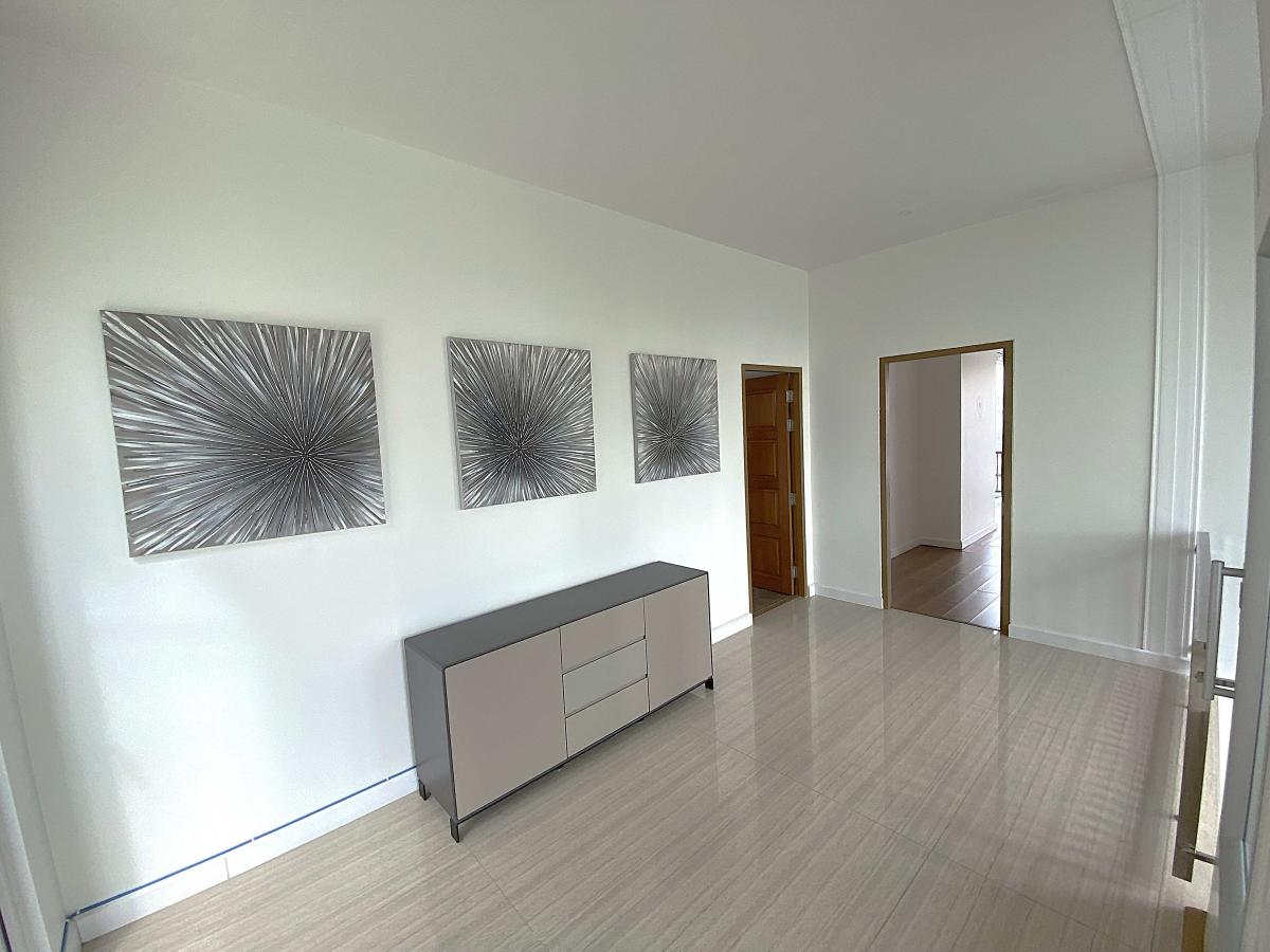 For SaleHouseSukhumvit, Asoke, Thonglor : 5-Storey House for SALE with swimming pool and elevator. ** No Co-Agent **