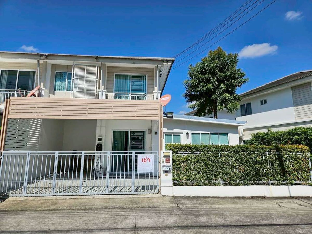 For RentTownhomeChiang Mai : Townhouse in the project Rent 25,000 baht per month, near Big C, Mae Hia, only 5 minutes. No.9H867