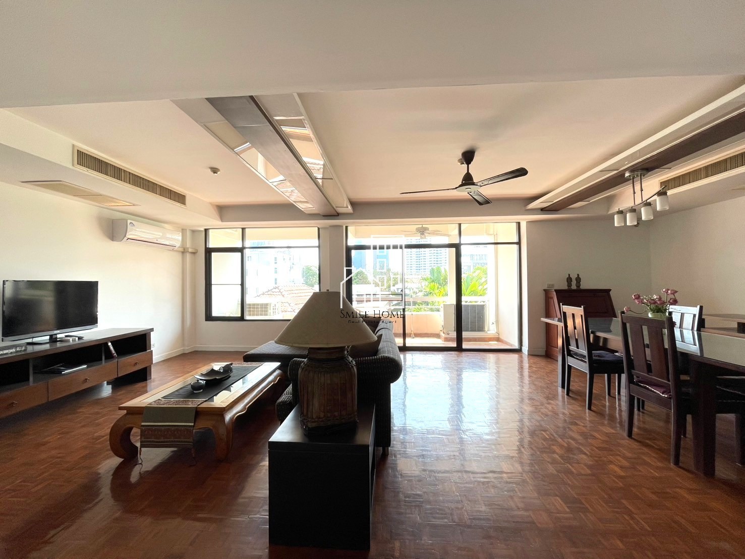ให้เช่าสุขุมวิท อโศก ทองหล่อ : Dog friendly apartment with 3 beds for rent at Sukhumvit 26 near Prompong