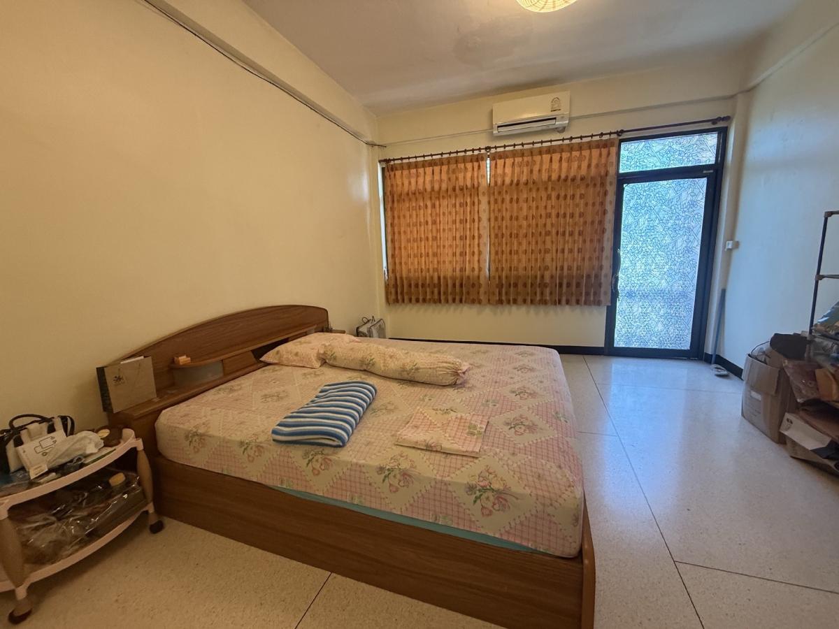 For SaleShop HousePinklao, Charansanitwong : 🎉 Urgent sale of building 17 sq m, 5 floors, Wang Lang Soi 8, beautiful, ready to move in, near Siriraj-Mrt. Fai Chai-Wang Lang Soi 8 intersection. There is parking. Free transfer.