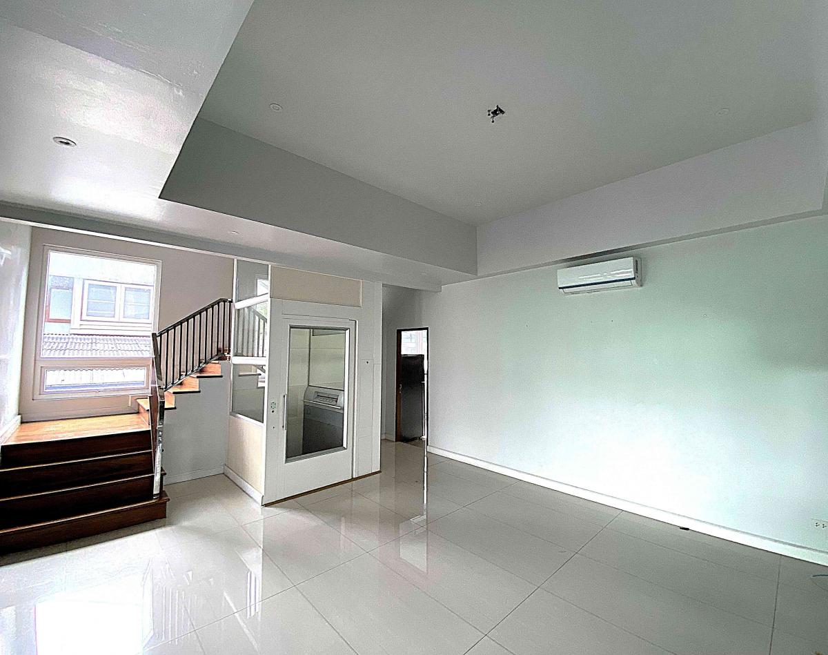 For SaleHouseSukhumvit, Asoke, Thonglor : 5-Storey House for SALE with swimming pool and elevator. ** No Co-Agent **