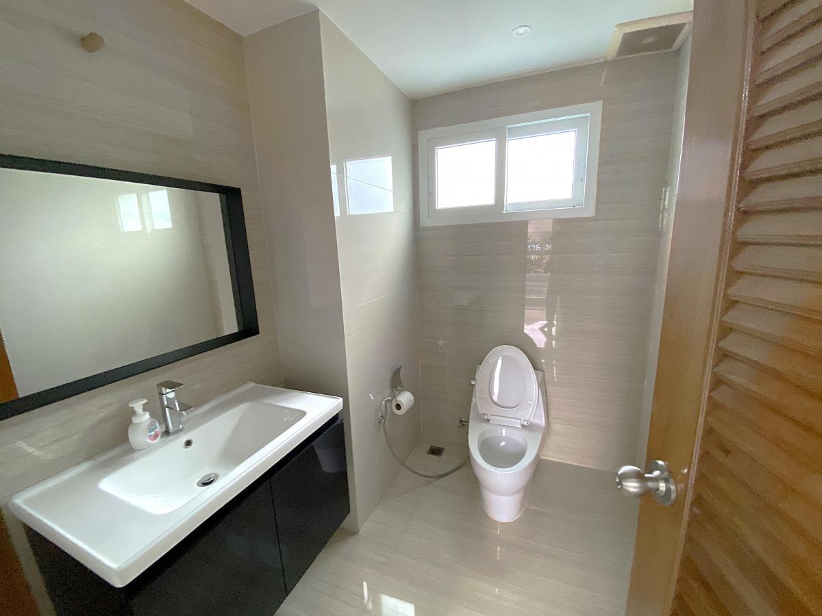 For SaleHouseSukhumvit, Asoke, Thonglor : 5-Storey House for SALE with swimming pool and elevator. ** No Co-Agent **