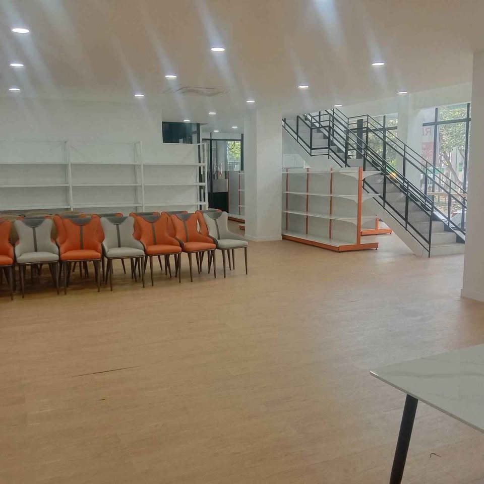 For RentShowroomSukhumvit, Asoke, Thonglor : (CS00177) Rental area, doing commercial business, size 265 square meters