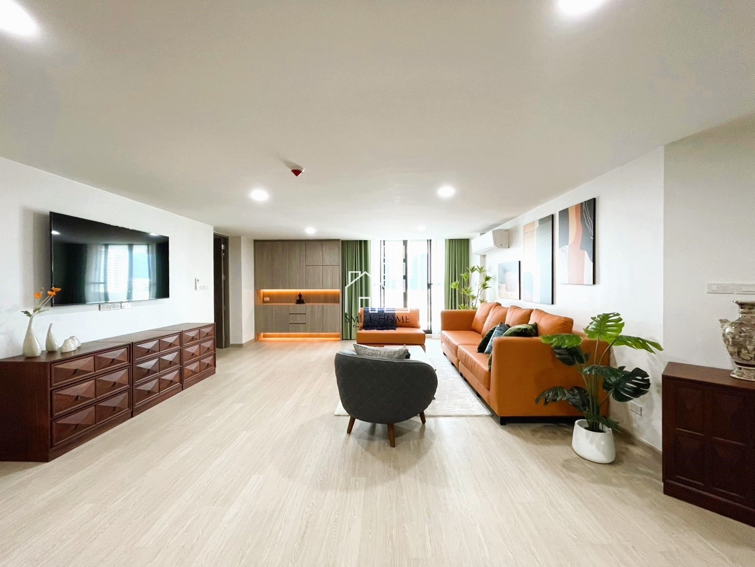 ให้เช่าคอนโดสุขุมวิท อโศก ทองหล่อ : Newly renovate 3 bedrooms for rent near NIST International