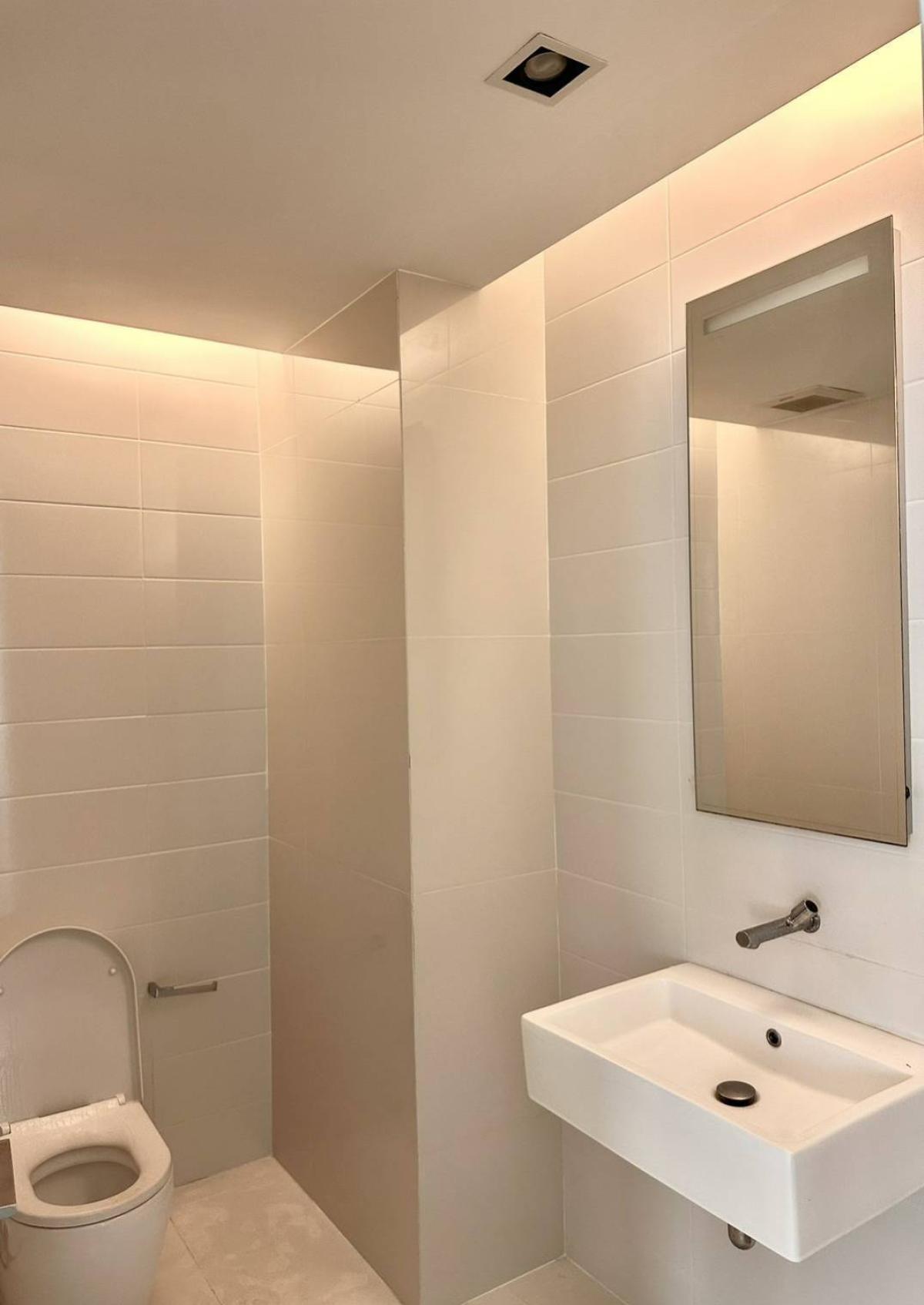 ขายคอนโดสุขุมวิท อโศก ทองหล่อ : 28/02/2026, รวมค่าโอนคอนโดหรู The Room สุขุมวิท 21 ขนาดใหญ่ 103 ตรม. ใกล้ BTS อโศก ขาย 16.5 ล้าน พร้อมสิ่งอำนวยความสะดวกครบครัน ตอบโจทย์ชีวิตเมือง!