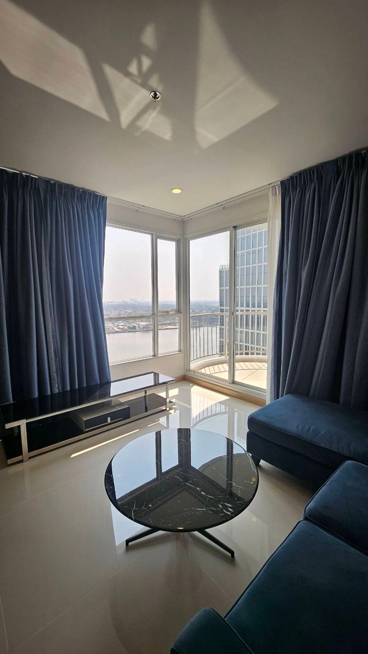 For SaleCondoRama3 (Riverside),Satupadit : For Sell 2 BED Supalai Riva Grand area 111 SQ.M. There are many rooms to choose from.