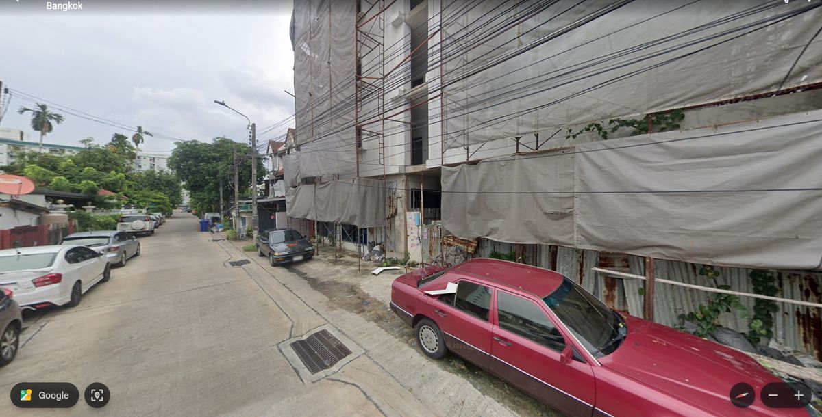 For SaleHotel&Apartment BusinessRatchadapisek, Huaikwang, Suttisan : Selling a 6 -story apartment building, Ratchadaphisek Road, an area of ​​183 square wah, 3,840 square meters. Currently, the building is approximately 70%. Suitable for investment.