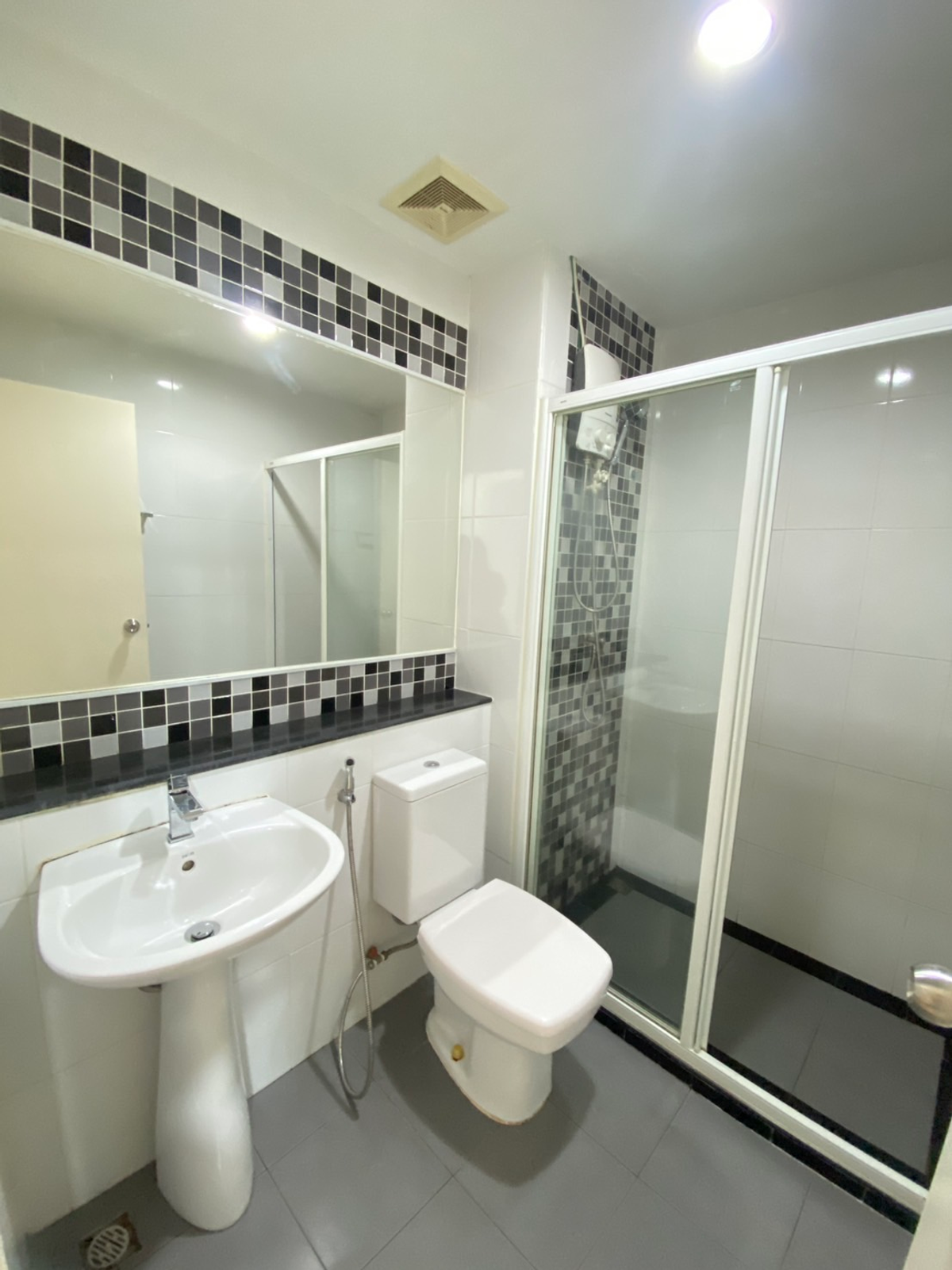 ให้เช่าคอนโดวิภาวดี ดอนเมือง หลักสี่ : ‼️ For Rent Regent Home 15 ใกล้ BTS วัดพระศรี 🚆