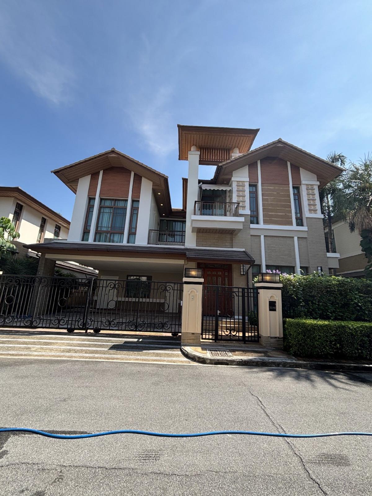 ให้เช่าบ้านอ่อนนุช อุดมสุข : Look New nice decoration 4 bedroom house in Sukhumvit 67 for rent 
