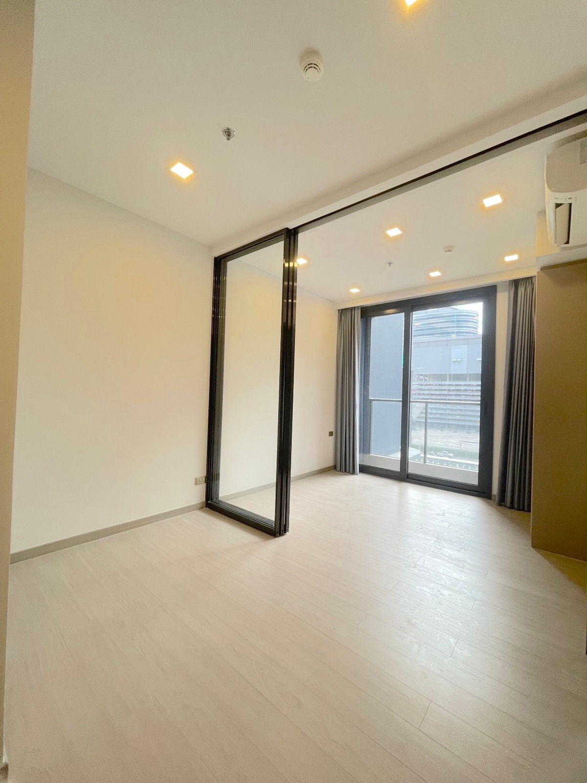 ขายคอนโดพระราม 9 เพชรบุรีตัดใหม่ RCA : 🔥 ด่วนที่สุด One 9 Five เลเอาท์สวยมาก ราคาถูกกว่าตลาดอย่างแน่นอน มีหลายห้องหลายชั้น ให้เลือก พร้อมนัดชมโครงการ