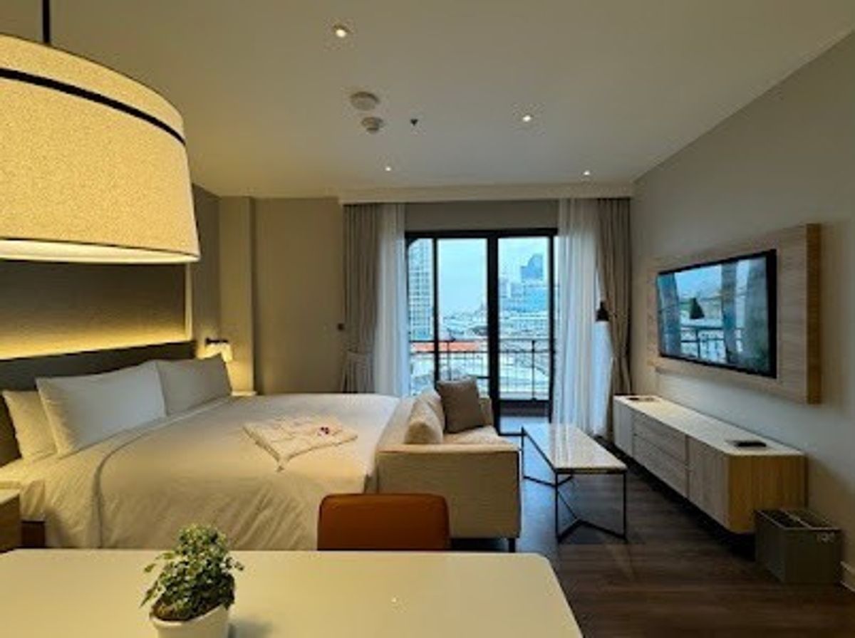 For RentCondoSukhumvit, Asoke, Thonglor : 🔥 Condo for rent 1 bedroom, complete furniture, beautiful decoration, wide balcony, convenient to travel, near BTS Phrom Phong, Thonglor Ready