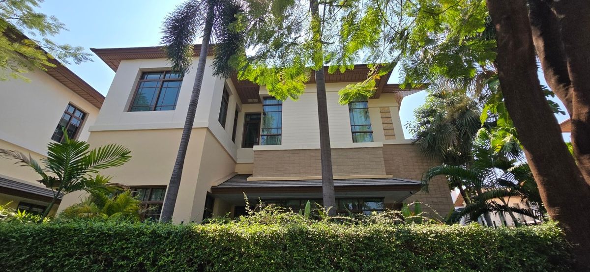 HouseSukhumvit, Asoke, Thonglor : Luxury houses in exclusive private compound, Close to BTS - Sukhumvit ** No Co-Agent ** 高端私人别墅园区的豪华住宅，靠近素坤逸BTS。不接受中介合作