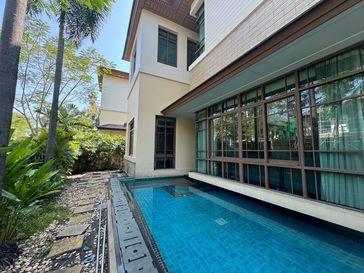 HouseSukhumvit, Asoke, Thonglor : Luxury houses in exclusive private compound, Close to BTS - Sukhumvit ** No Co-Agent ** 高端私人别墅园区的豪华住宅，靠近素坤逸BTS。不接受中介合作
