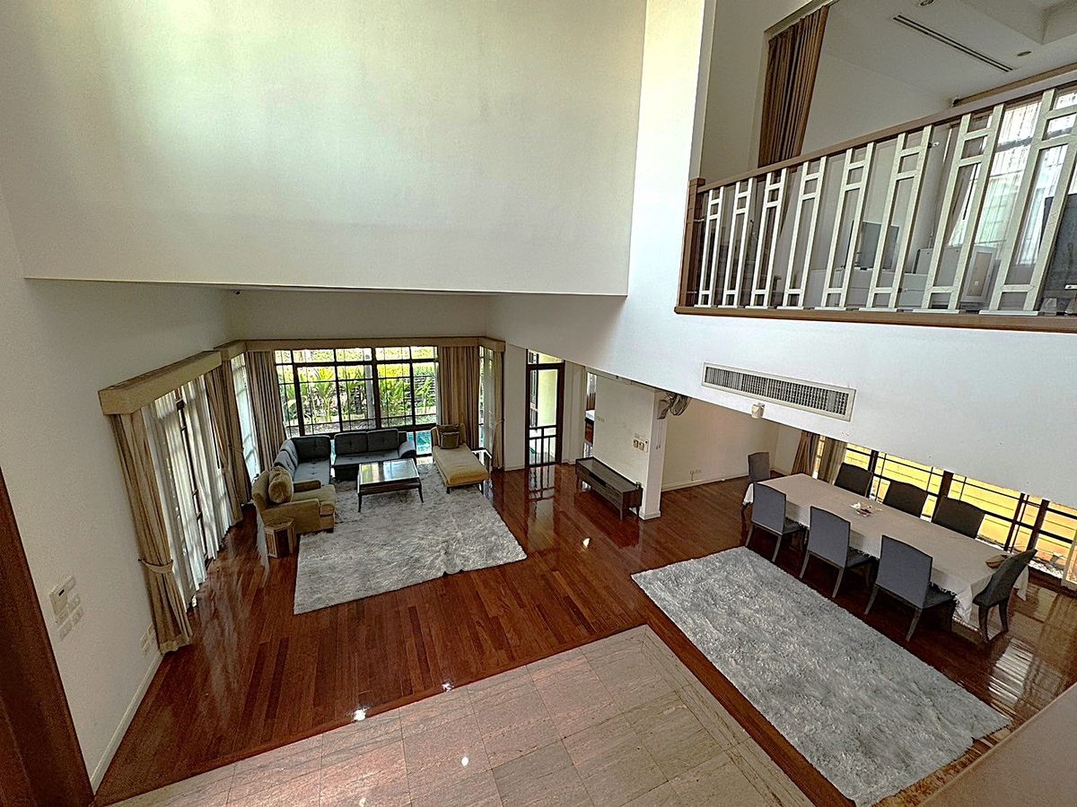 HouseSukhumvit, Asoke, Thonglor : Luxury houses in exclusive private compound, Close to BTS - Sukhumvit ** No Co-Agent ** 高端私人别墅园区的豪华住宅，靠近素坤逸BTS。不接受中介合作