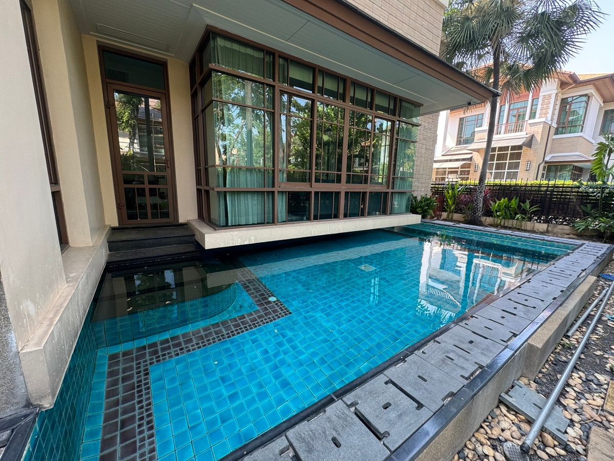 HouseSukhumvit, Asoke, Thonglor : Luxury houses in exclusive private compound, Close to BTS - Sukhumvit ** No Co-Agent ** 高端私人别墅园区的豪华住宅，靠近素坤逸BTS。不接受中介合作
