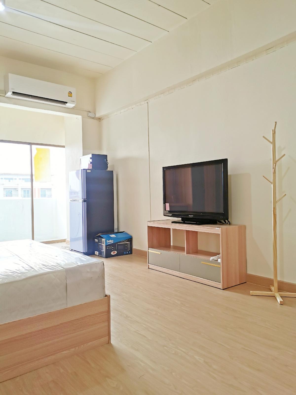 For RentCondoChaengwatana, Muangthong : Condo for rent, view Tower behind The Mall Ngamwongwan