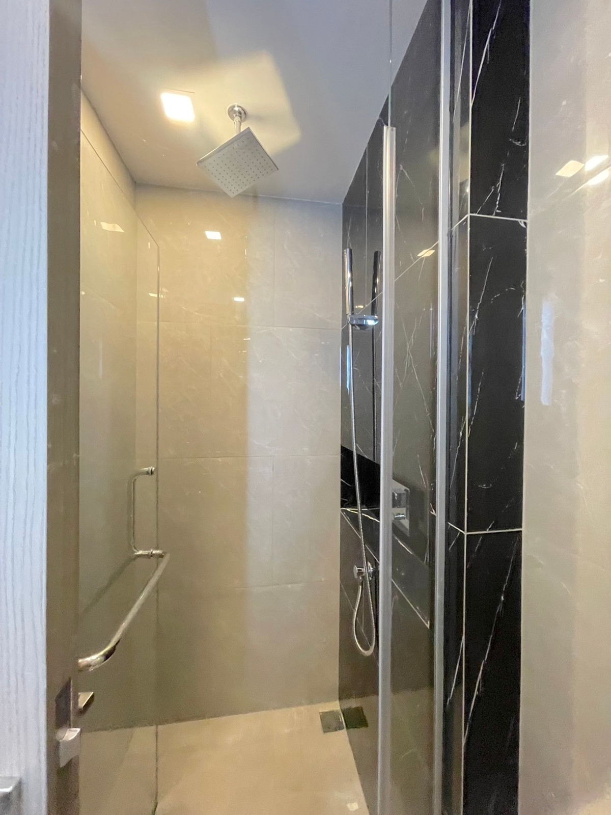 ขายคอนโดพระราม 9 เพชรบุรีตัดใหม่ RCA : 🔥 ด่วนที่สุด One 9 Five เลเอาท์สวยมาก ราคาถูกกว่าตลาดอย่างแน่นอน มีหลายห้องหลายชั้น ให้เลือก พร้อมนัดชมโครงการ