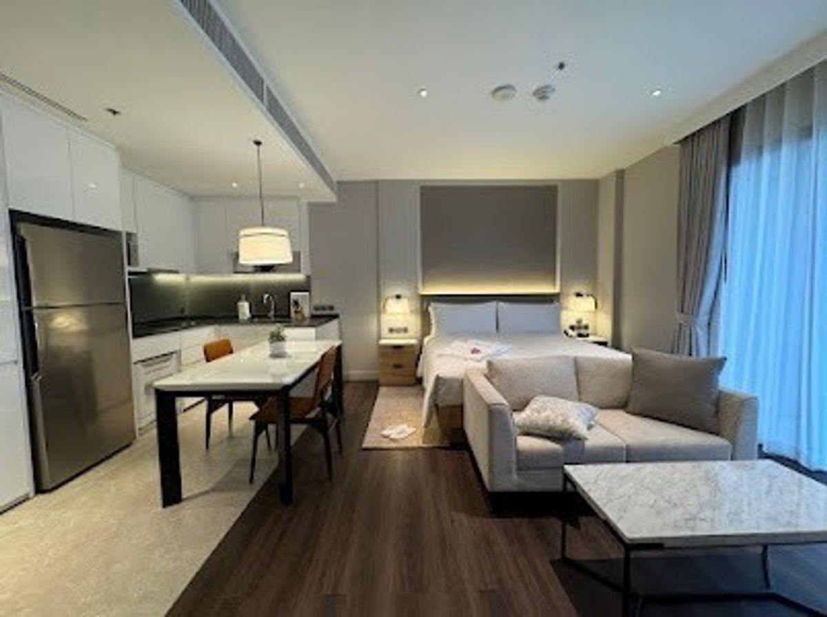 For RentCondoSukhumvit, Asoke, Thonglor : 🔥 Condo for rent 1 bedroom, complete furniture, beautiful decoration, wide balcony, convenient to travel, near BTS Phrom Phong, Thonglor Ready