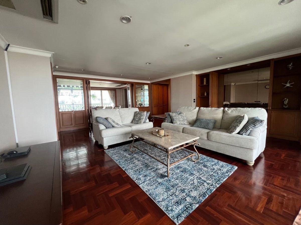 ขายคอนโดลาดพร้าว เซ็นทรัลลาดพร้าว : ขาย คอนโดThe Regency ทั้งชั้น 700ตรม. ห้องใหญ่ ตกแต่งหรูหรา เป็นสัดส่วน ใกล้เซนทรัลลาดพร้าวและ BTS พหลโยธิน 24