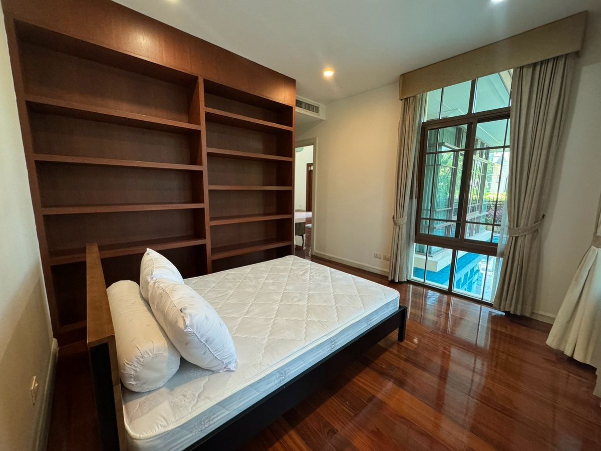 HouseSukhumvit, Asoke, Thonglor : Luxury houses in exclusive private compound, Close to BTS - Sukhumvit ** No Co-Agent ** 高端私人别墅园区的豪华住宅，靠近素坤逸BTS。不接受中介合作