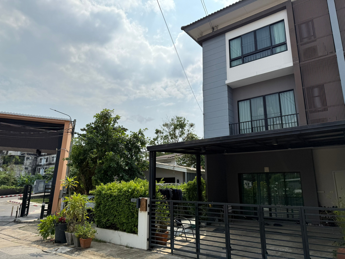 ขายทาวน์โฮมบางแค เพชรเกษม : ขายด่วนน!!! ทาวน์โฮม 3 ชั้น หลังมุม เลขที่ 1  