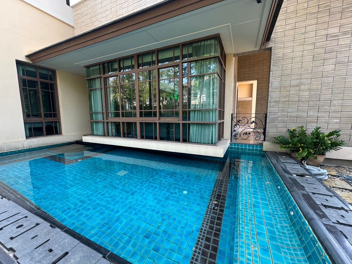 HouseSukhumvit, Asoke, Thonglor : Luxury houses in exclusive private compound, Close to BTS - Sukhumvit ** No Co-Agent ** 高端私人别墅园区的豪华住宅，靠近素坤逸BTS。不接受中介合作