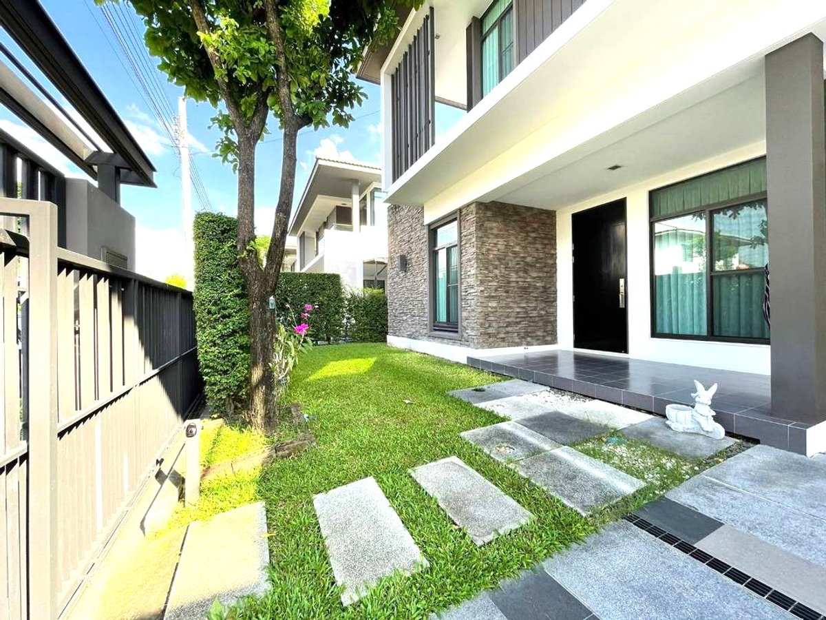 For SaleHouseNawamin, Ramindra : Single house, luxury project, beautiful decoration, Manthana Lake Watcharapol, zone near the lake and club house, 73.2 sq. Wah, 4 bedrooms, 3 bathrooms, with a large furniture, big house, decorated.