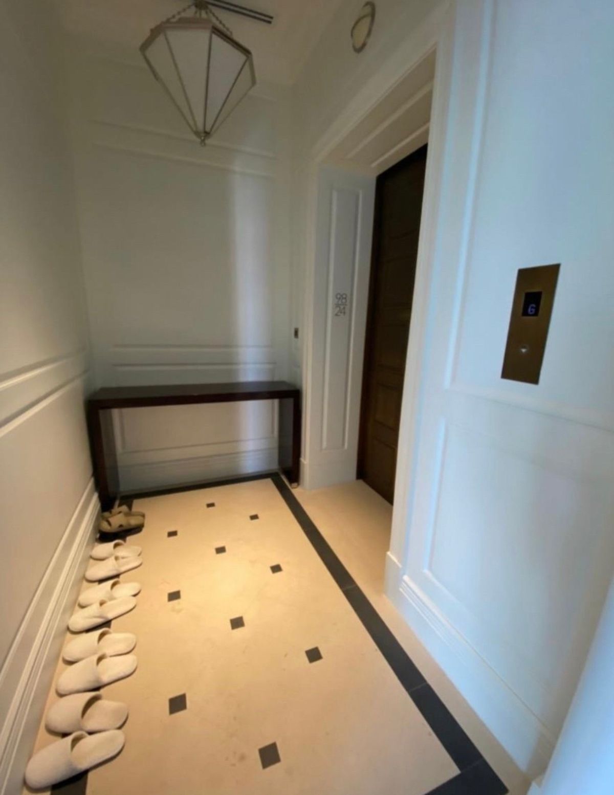 CondoWitthayu, Chidlom, Langsuan, Ploenchit : • 𝐒𝐚𝐥𝐞/𝐑𝐞𝐧𝐭 • 𝟗𝟖 𝐖𝐢𝐫𝐞𝐥𝐞𝐬𝐬 • 𝟐 𝐁𝐞𝐝 𝟐 𝟐 • 𝟗𝟐 𝐒𝐪𝐦. • 𝟑𝟎𝟎, 𝟎𝟎𝟎 • 𝐅𝐮𝐥𝐥𝐲-𝐅𝐮𝐫𝐧𝐢𝐬𝐡𝐞𝐝 𝐈𝐃 𝐈𝐃: 𝐕𝐚𝐬𝐬𝐢𝐥𝐲