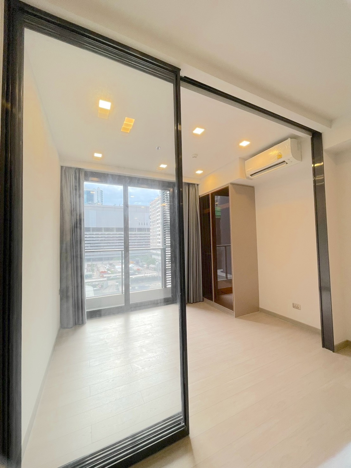 ขายคอนโดพระราม 9 เพชรบุรีตัดใหม่ RCA : 🔥 ด่วนที่สุด One 9 Five เลเอาท์สวยมาก ราคาถูกกว่าตลาดอย่างแน่นอน มีหลายห้องหลายชั้น ให้เลือก พร้อมนัดชมโครงการ