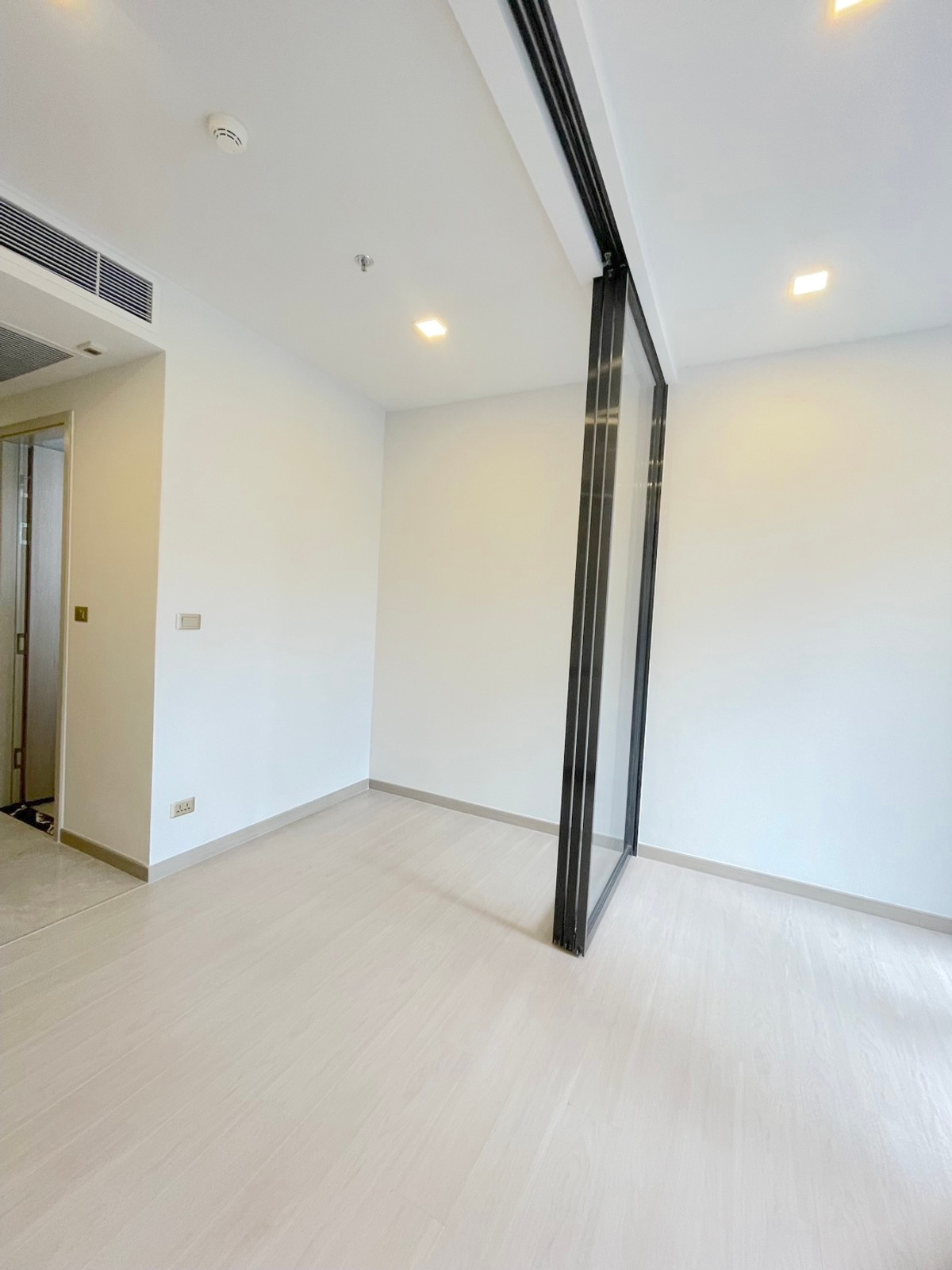 ขายคอนโดพระราม 9 เพชรบุรีตัดใหม่ RCA : 🔥 ด่วนที่สุด One 9 Five เลเอาท์สวยมาก ราคาถูกกว่าตลาดอย่างแน่นอน มีหลายห้องหลายชั้น ให้เลือก พร้อมนัดชมโครงการ