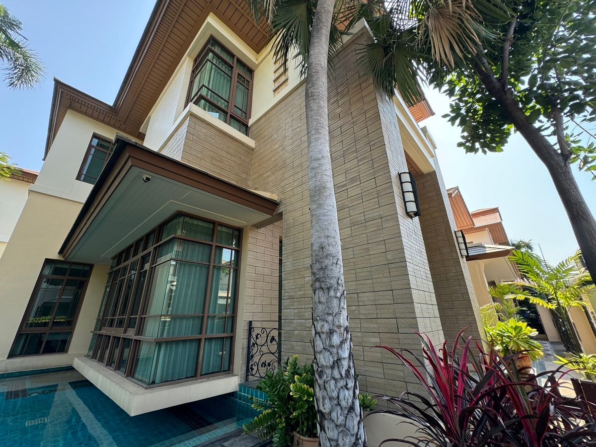 HouseSukhumvit, Asoke, Thonglor : Luxury houses in exclusive private compound, Close to BTS - Sukhumvit ** No Co-Agent ** 高端私人别墅园区的豪华住宅，靠近素坤逸BTS。不接受中介合作