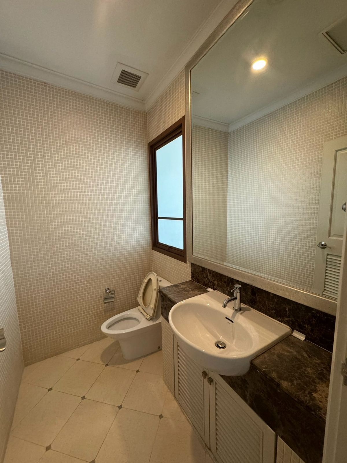 HouseSukhumvit, Asoke, Thonglor : Luxury houses in exclusive private compound, Close to BTS - Sukhumvit ** No Co-Agent ** 高端私人别墅园区的豪华住宅，靠近素坤逸BTS。不接受中介合作