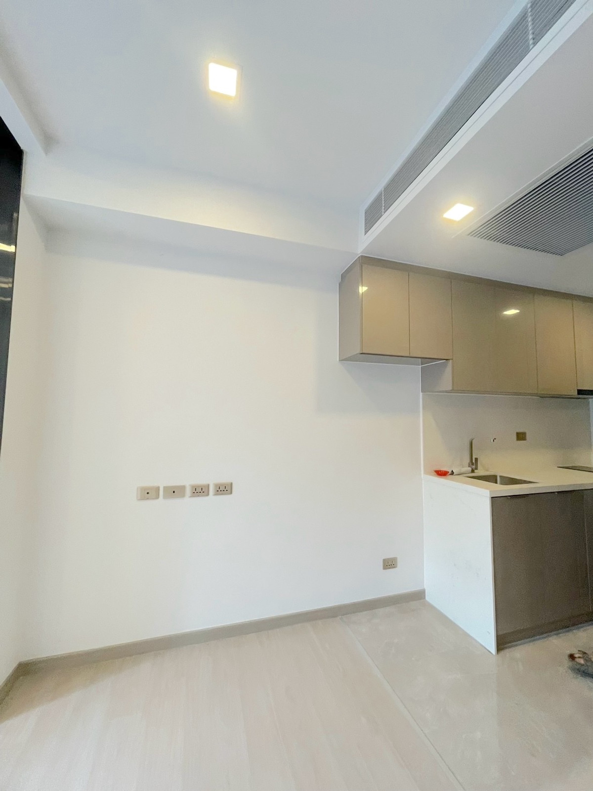 ขายคอนโดพระราม 9 เพชรบุรีตัดใหม่ RCA : 🔥 ด่วนที่สุด One 9 Five เลเอาท์สวยมาก ราคาถูกกว่าตลาดอย่างแน่นอน มีหลายห้องหลายชั้น ให้เลือก พร้อมนัดชมโครงการ