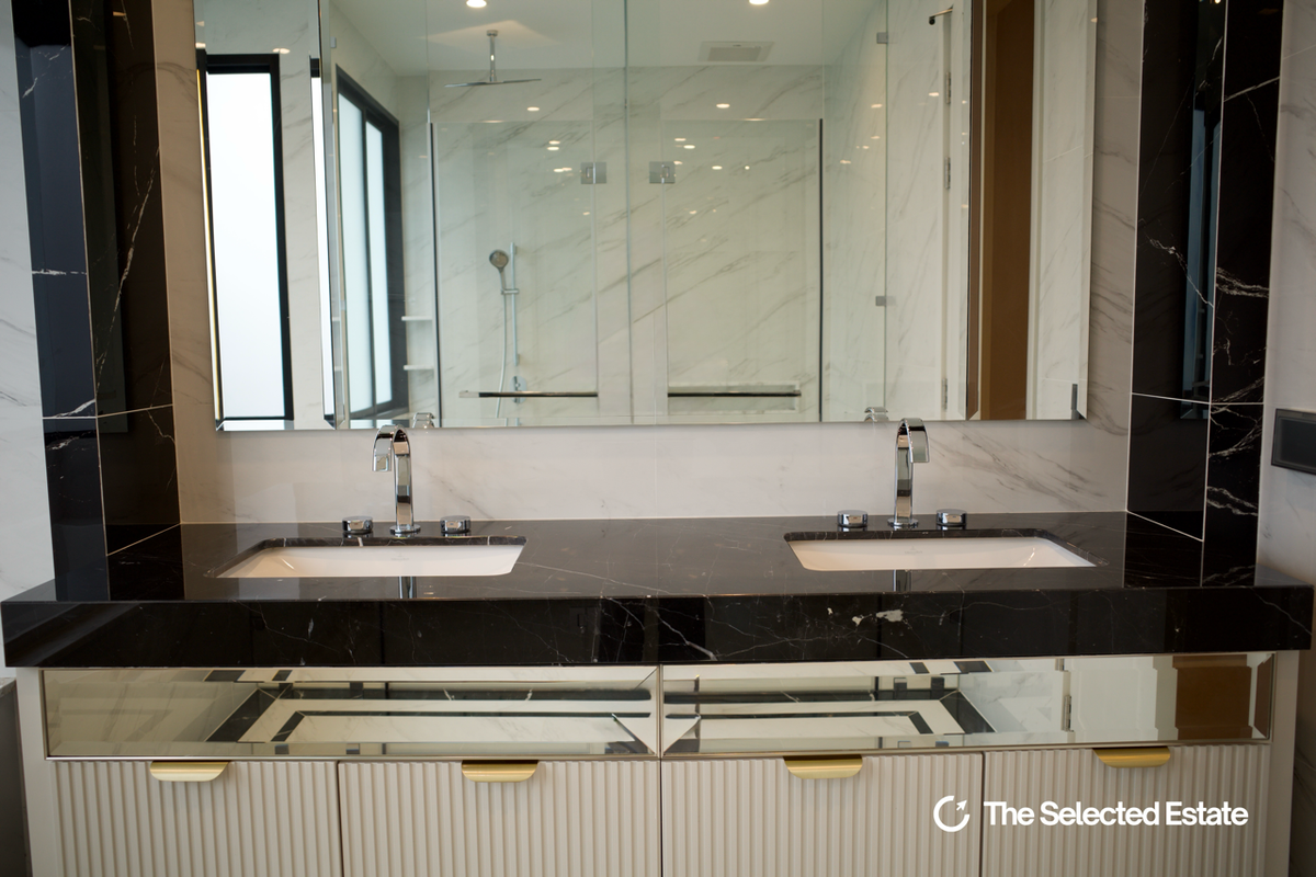 HousePattanakan, Srinakarin : 📍Sale & Amp; Ret: 5 Bedrooms | 6 Bathrooms - 705 SQM | 120 SQ.WA: RENT 800,000 THB/Month - Sale 85 MB