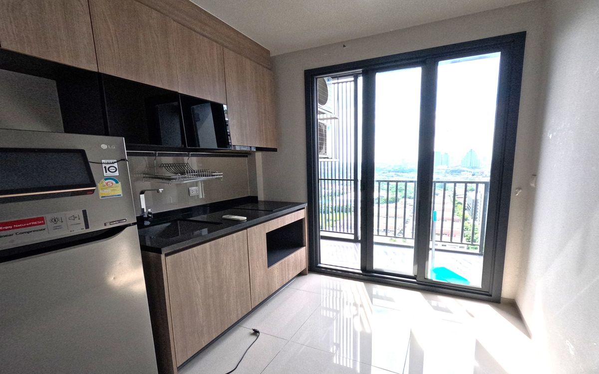 ขายคอนโดบางซื่อ วงศ์สว่าง เตาปูน : ขายคอนโด The Line วงศ์สว่าง ชั้นสูง วิวสวย พร้อมส่วนกลางครบ  ราคาต่ำกว่าตลาด! ใกล้ MRT วงศ์สว่าง เหมาะซื้ออยู่เองหรือลงทุน