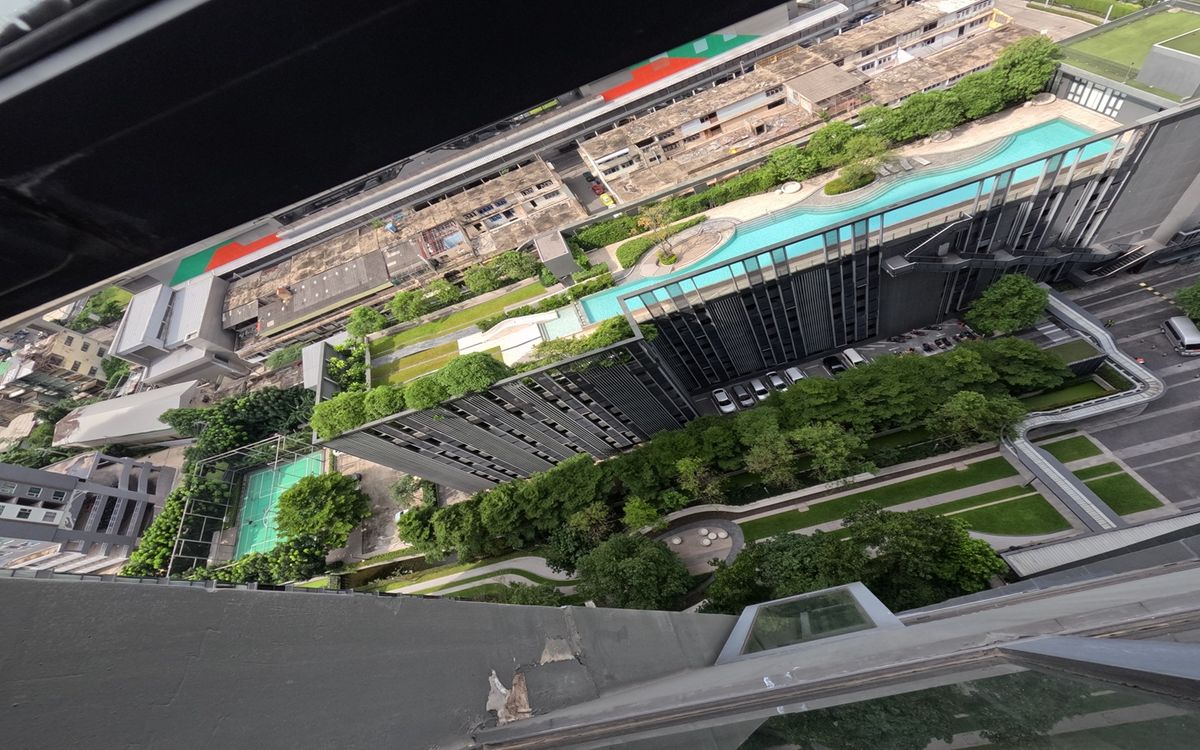 ขายคอนโดบางซื่อ วงศ์สว่าง เตาปูน : ขายคอนโด The Line วงศ์สว่าง ชั้นสูง วิวสวย พร้อมส่วนกลางครบ  ราคาต่ำกว่าตลาด! ใกล้ MRT วงศ์สว่าง เหมาะซื้ออยู่เองหรือลงทุน