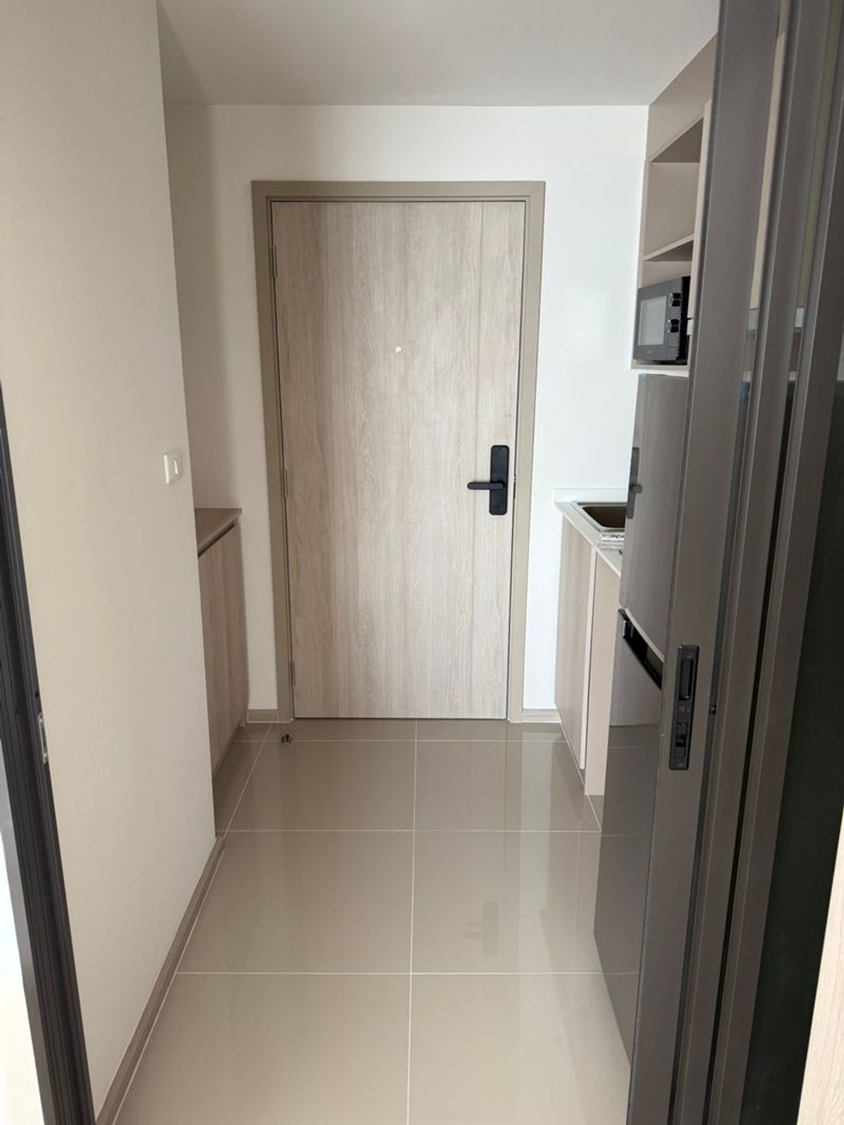 ให้เช่าคอนโดลาดกระบัง สุวรรณภูมิ : ให้เช่า คอนโด Dcondo Air #ดีคอนโดแอร์ลาดกระบัง  ห้องใหม่ เฟอร์นิเจอร์ และเครื่องใช้ไฟฟ้าครบ ตึก A ชั้น 5 ขนาด 25 ตารางเมตร ตกแต่งสวย ทิศใต้ แดดไม่ร้อน วิวธรรมชาติ