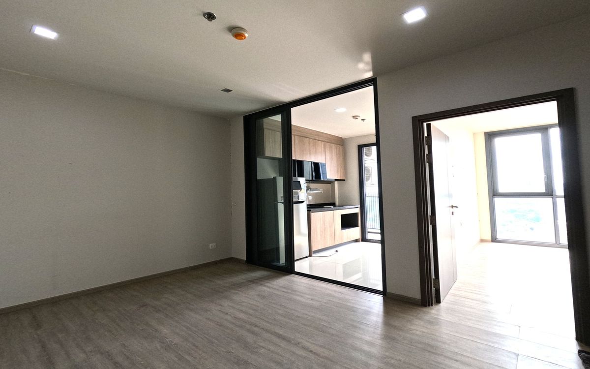 ขายคอนโดบางซื่อ วงศ์สว่าง เตาปูน : ขายคอนโด The Line วงศ์สว่าง ชั้นสูง วิวสวย พร้อมส่วนกลางครบ  ราคาต่ำกว่าตลาด! ใกล้ MRT วงศ์สว่าง เหมาะซื้ออยู่เองหรือลงทุน