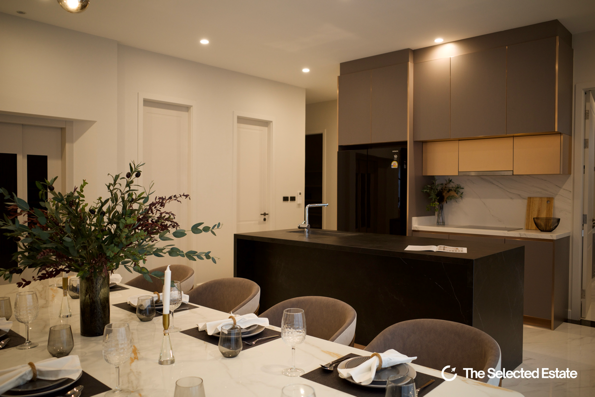 HousePattanakan, Srinakarin : 📍Sale & Amp; Ret: 5 Bedrooms | 6 Bathrooms - 705 SQM | 120 SQ.WA: RENT 800,000 THB/Month - Sale 85 MB