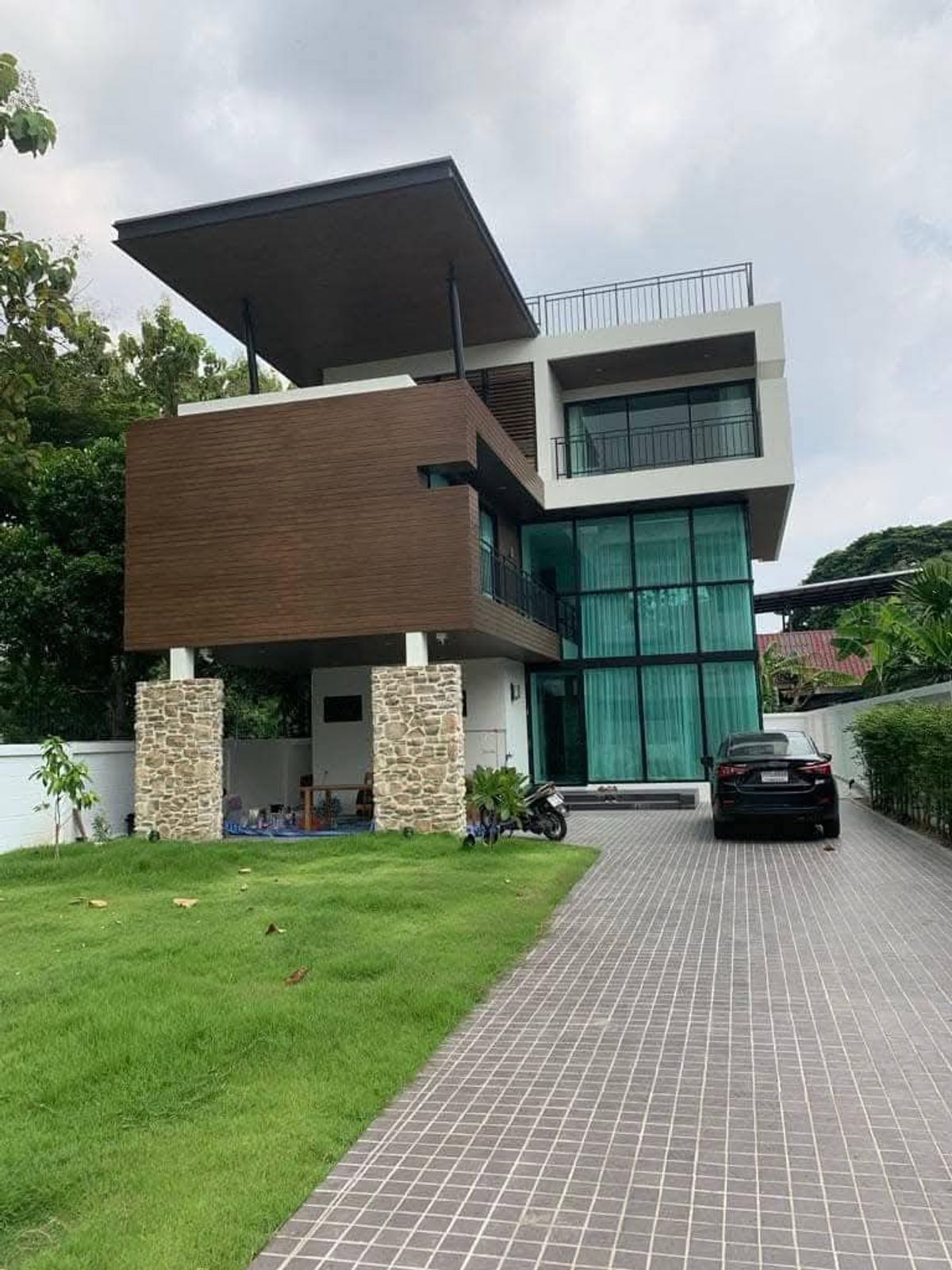 For RentHouseRatchadapisek, Huaikwang, Suttisan : For rent #Modern Ratchada 18 📞066-165-9828 Huai Khwang Ladprao #Near KIS International School