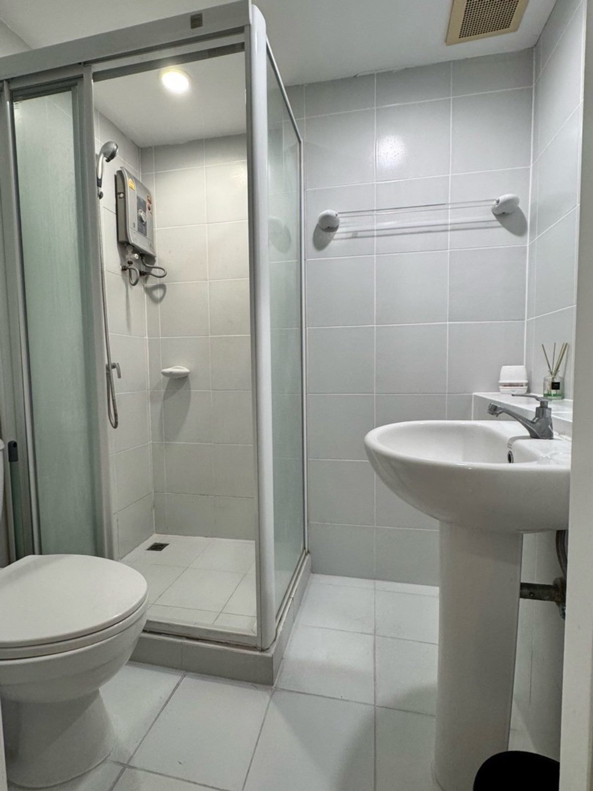 ให้เช่าคอนโดพัฒนาการ ศรีนครินทร์ : 🚩8,000.-Newค่ะ ห้องพร้อมอยู่ Element Srinakarin  1 น 1 น้ำ ขนาด 30 ตร.ม.  ห้องสวย อยู่สบาย  มีเครื่องซักผ้า   ติดต่อป้าแหม่ม Tel/Line : 0992982923 Jen1/7/109